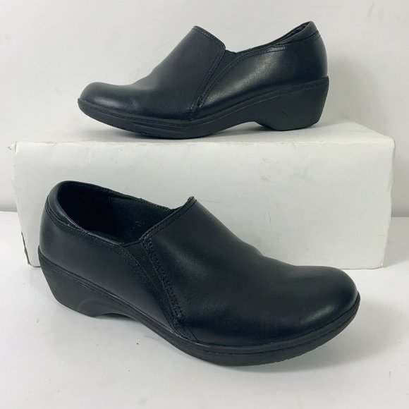 Clarks Shoes - Clarks Black Leather Clogs Shoes Wm Sz 9.5 M